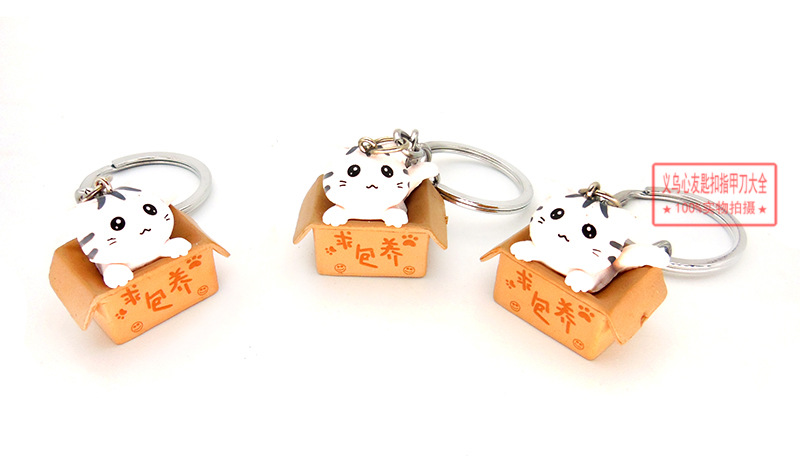 Gato de dibujos animados llavero colgante lindo gato muñeca estudiante adornos campus tienda suministro al por mayor