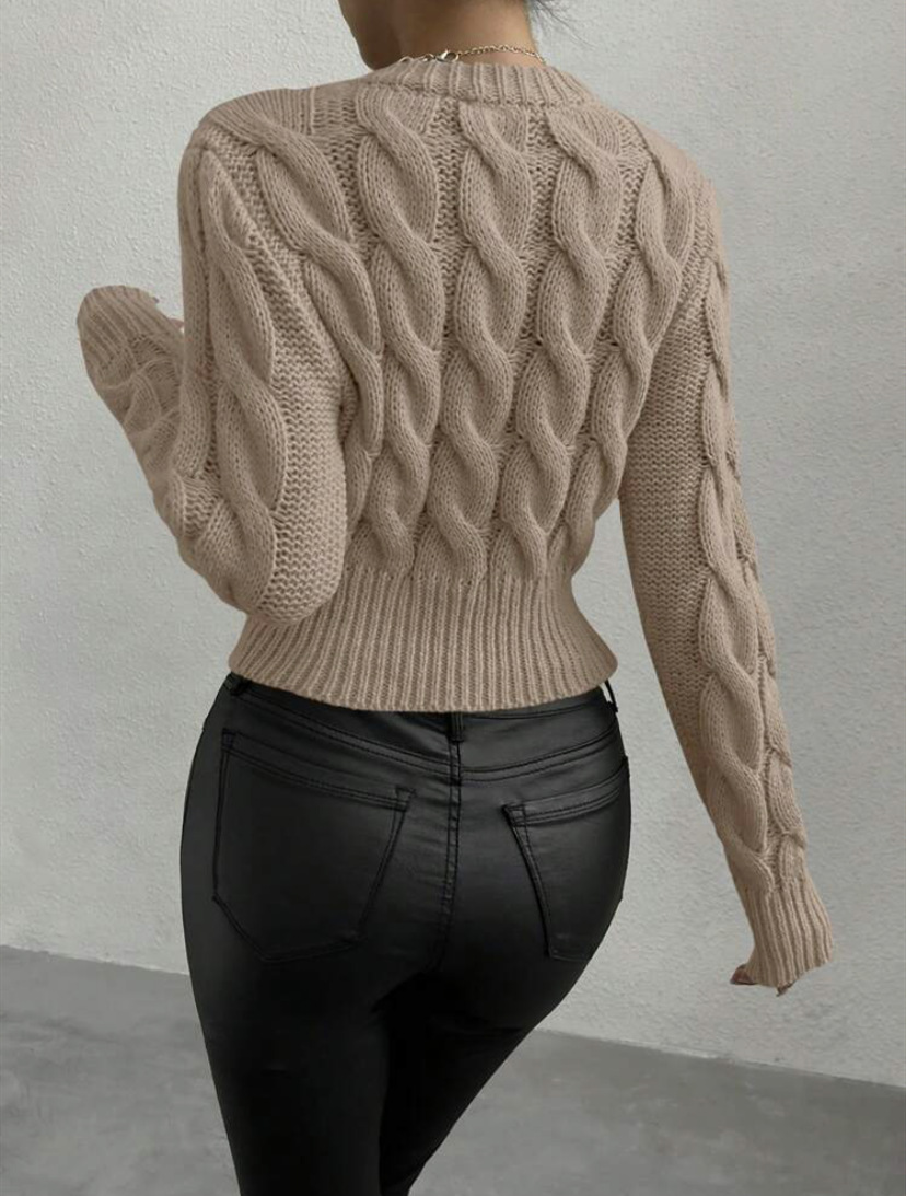 Oversized striktrøje til kvinder med kabelmønster vinter_voghion.com