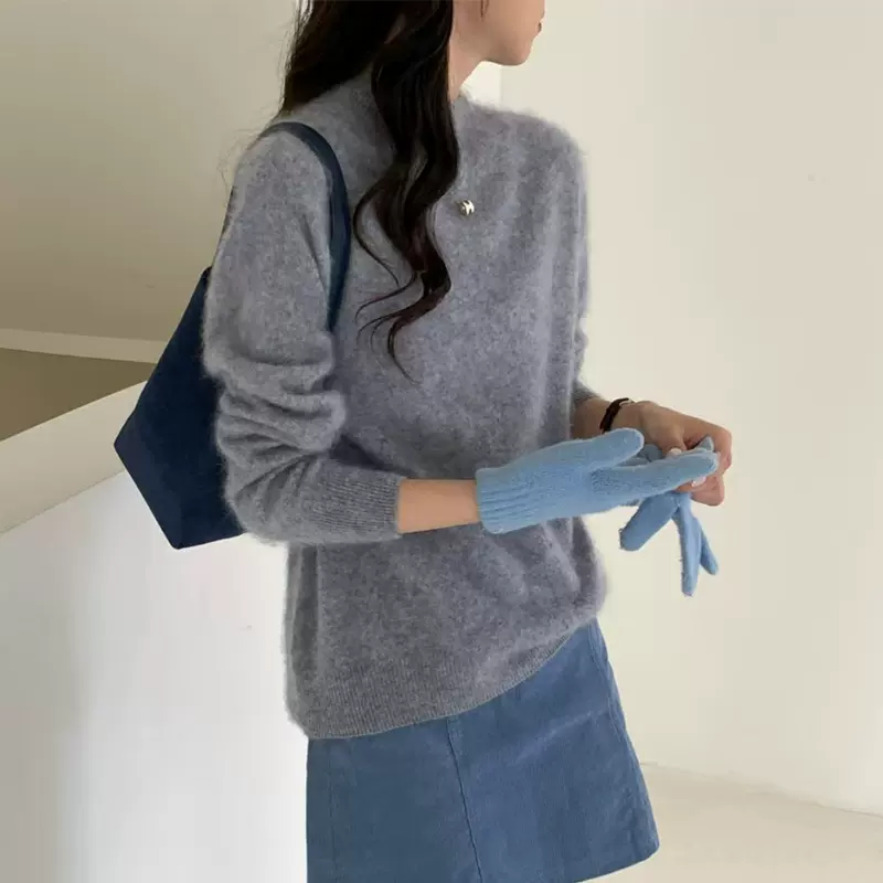 时尚软糯圆领长袖针织衫女2025秋冬新款纯色内搭套头羊毛上打底衣