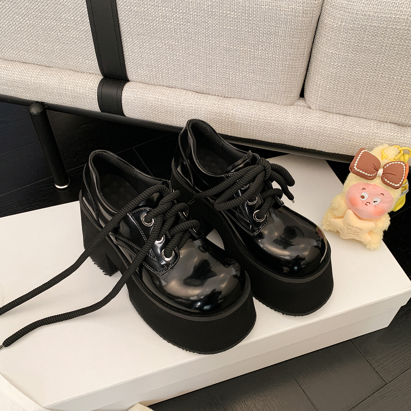 Giày loafer nữ gót vuông 10 cm đế platform dây buộc mũi sâu — màu đen