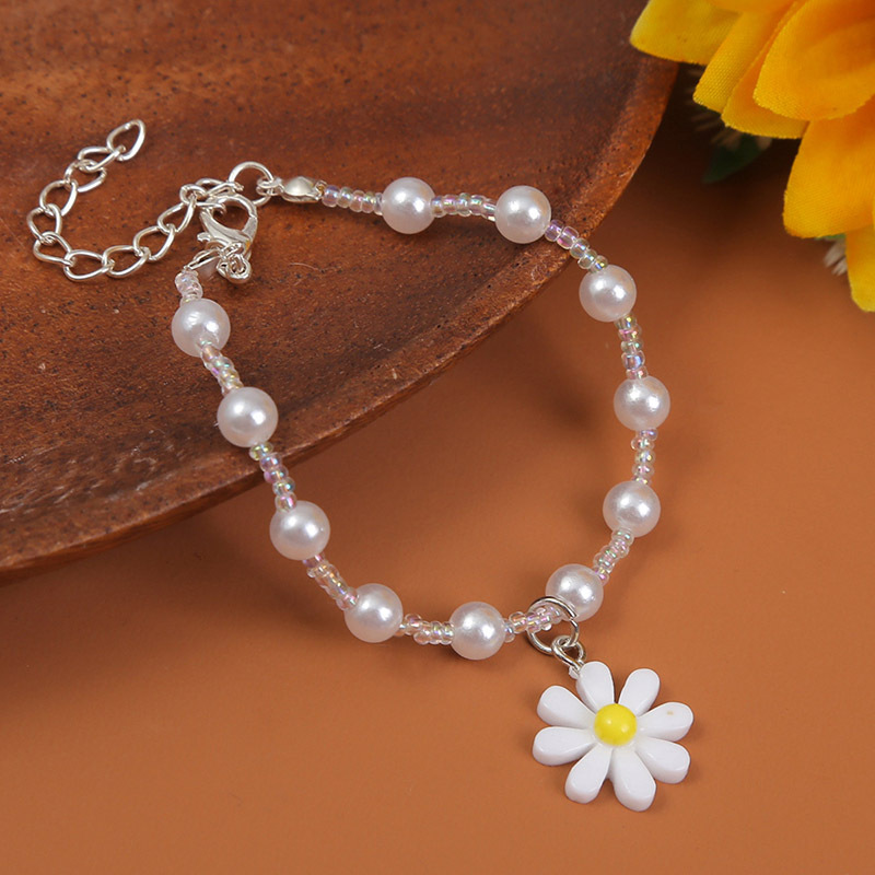 Wholesale Jewelry Bohemian Handmade Crystal Pearl Flower Bracelet Nihaojewelry display picture 5