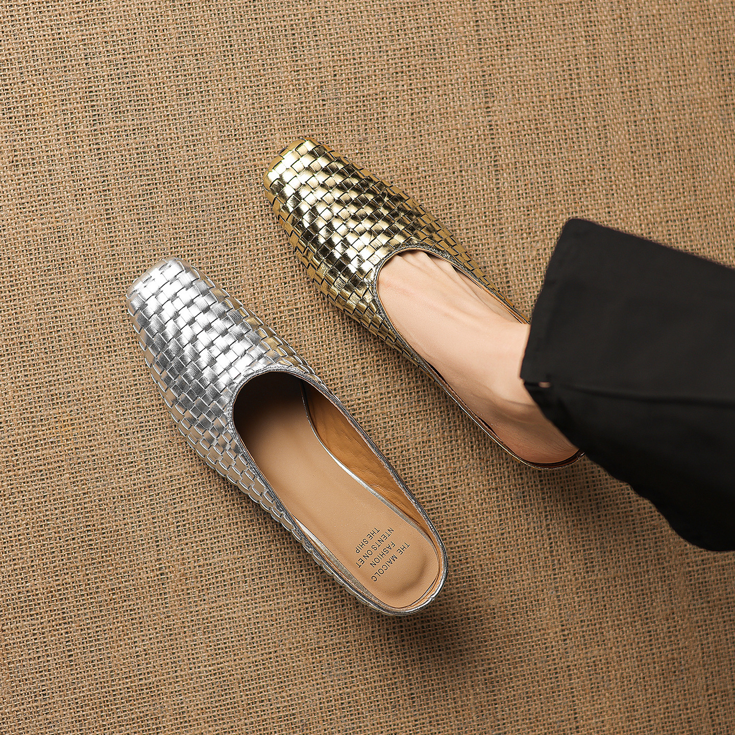 Sandal nữ mũi nhọn dệt vàng, gót 5 cm, phong cách thời trang — màu vàng