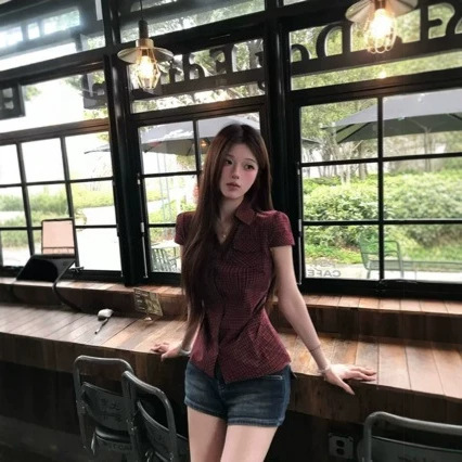 Retro red summer shirt