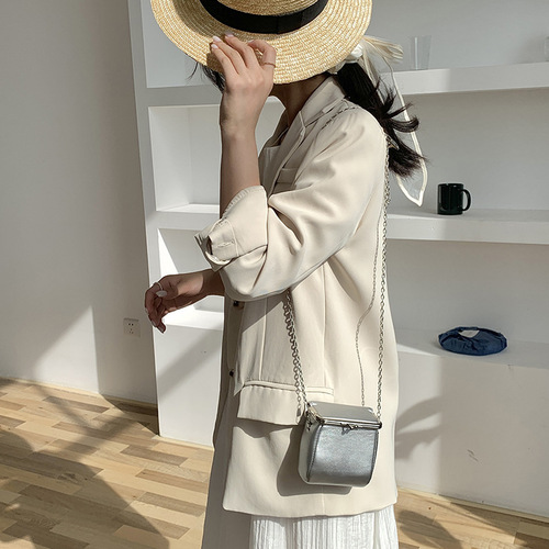 Cute coin wallet fashionable mini crossbody chain bag new niche clip bag versatile lipstick headphone bag