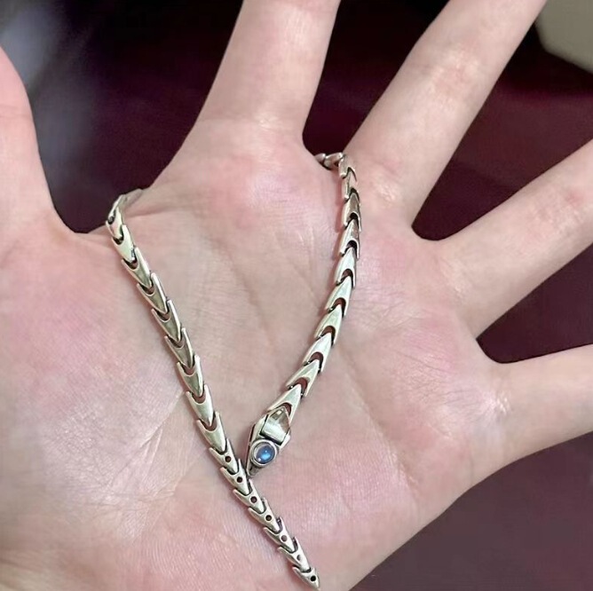 Blue Moonlight Snake-shaped Heavy Metal Bracelet Super Cool Light Luxury Personalized Niche Design Elegant All-match Fashion Bracelet