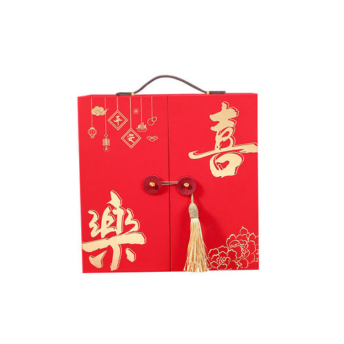 Chinese wedding accompaniment gift box, bridesmaid high-end gold stamping tassel gift box, wedding banquet return gift, wedding candy box