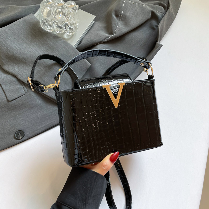 Crocodile Pattern Shoulder Bag For Women Large Trendy Handbag_voghion.com