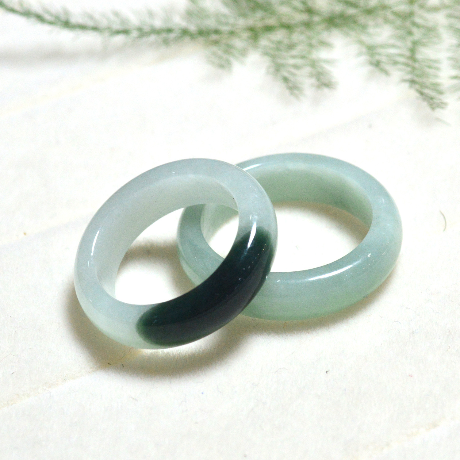 Emerald jade White background Green oil Ring Ring Ring ring men and women lovers Pinky Ring live broadcast Source of goods wholesale