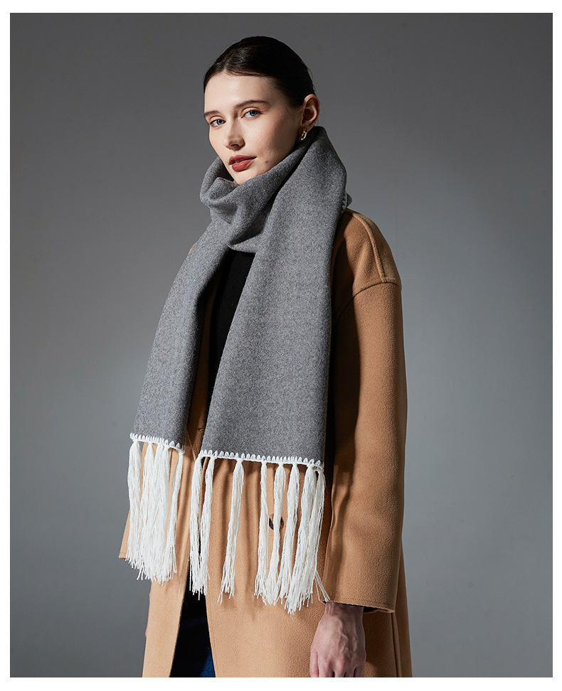 Écharpe à pompon double face de couleur unie de milieu à haut de gamme pour l'automne et l'hiver 2024_voghion.com