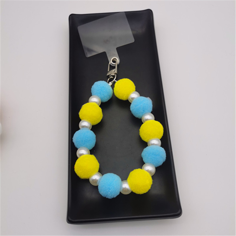 Nueva Bola de piel de cadena de perlas colgante Cadena de teléfono móvil ins Internet celebridad mismo estilo muñeca de invierno pulsera peluda cadena portátil