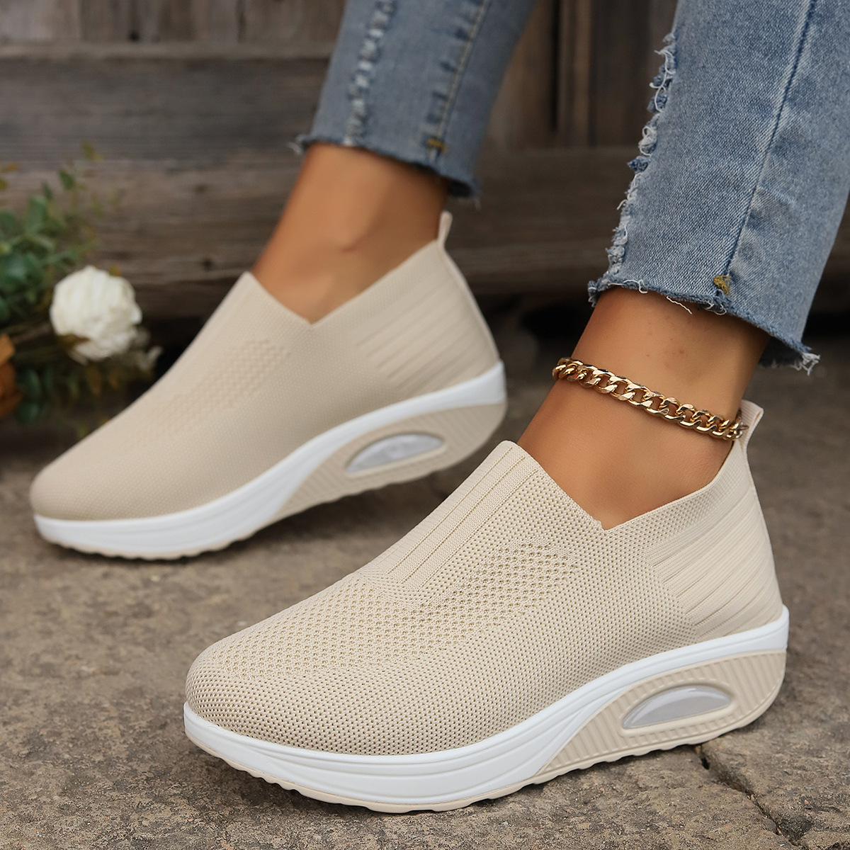 2024 new cross-border comfortable rocking shoes fly woven non-slip soft bottom mother shoes foreign trade mesh air cushion sports women's shoes