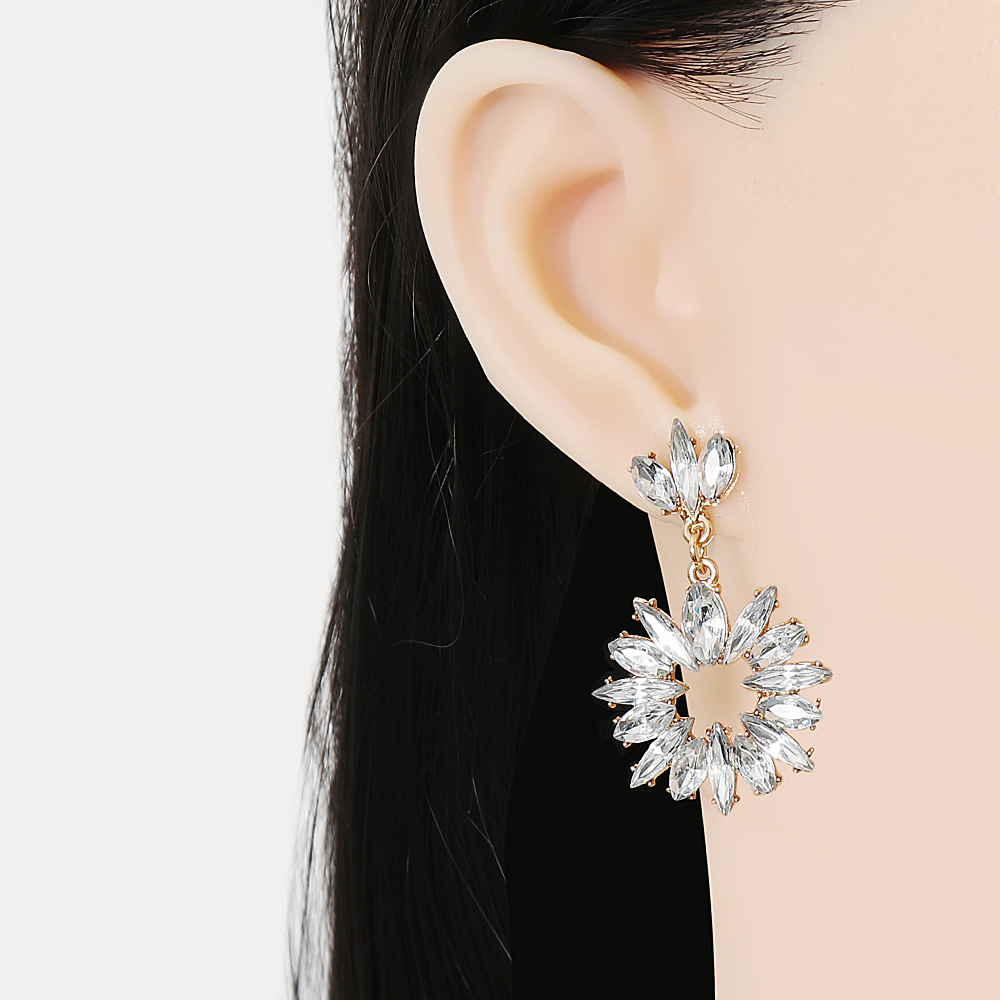 fashion exaggerated earrings retro alloy flower shape earrings geometric diamond long earringspicture11