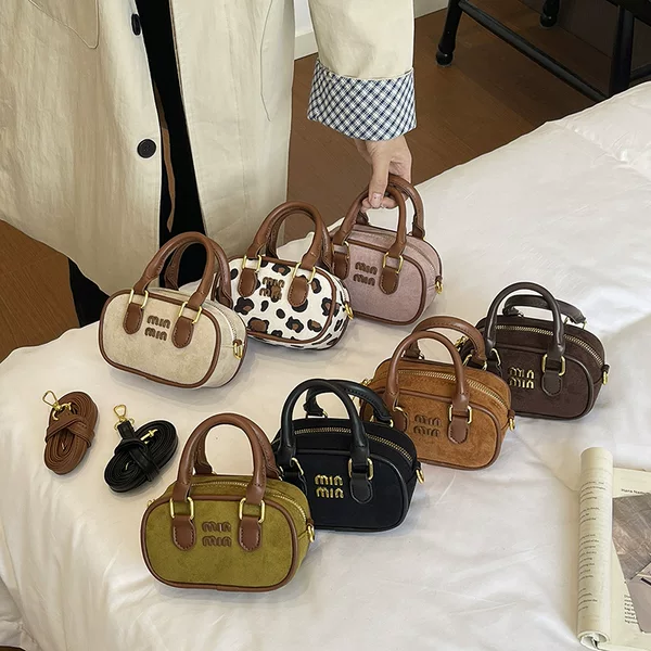 Shoulder bag 2026 cross-border new model light luxury niche mini children's handbag retro commuter crossbody small bag for women