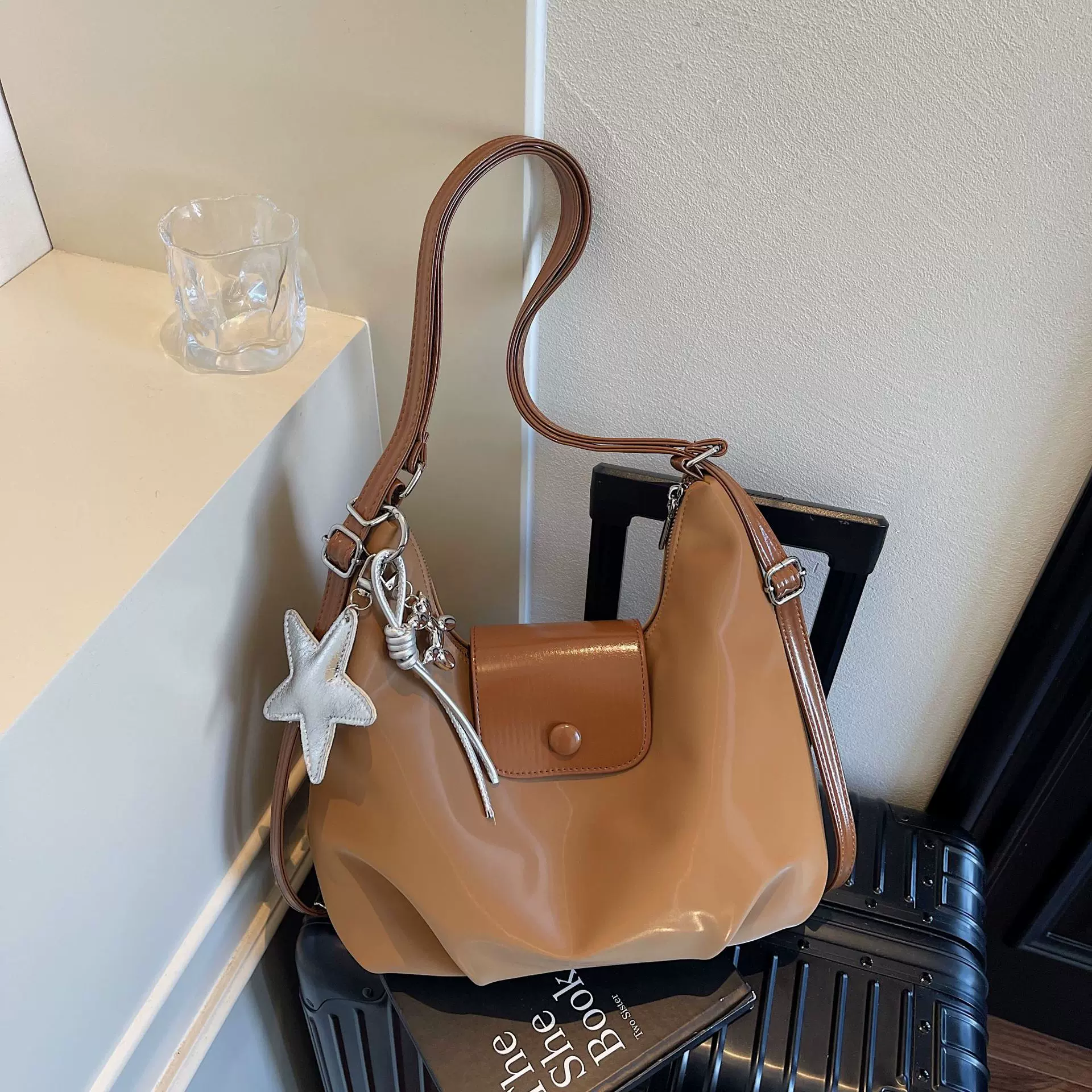 法式大容量龙bags骧单肩包高级亮面PU拼接韩系通勤单肩包斜挎女包