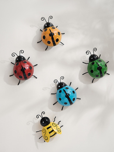 Creative outdoor iron art simulation bee seven-star ladybug pendant courtyard garden kindergarten lawn decoration small ornaments
