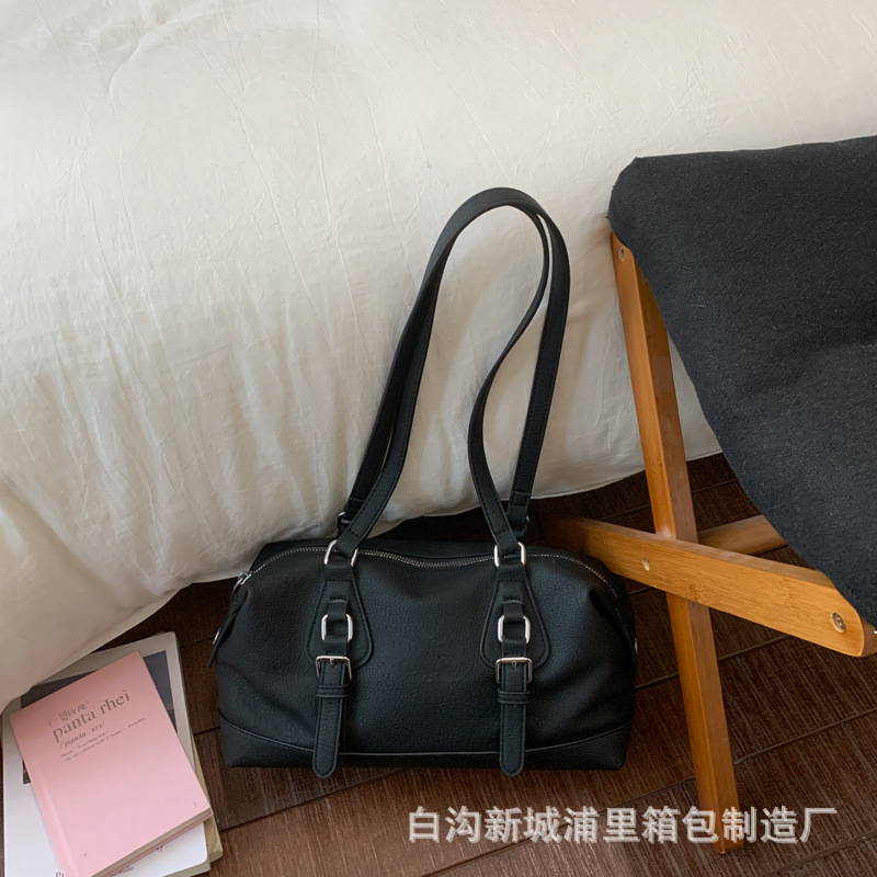 Bolsas de bolos de cuero suave de estilo extranjero, bolsas de brazales de diseño de tendencia, bolsas de viaje frescas para el trabajo.