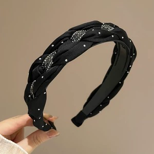 Knitted retro scarf, high-quality vintage style — patterned headband & triangular kerchief