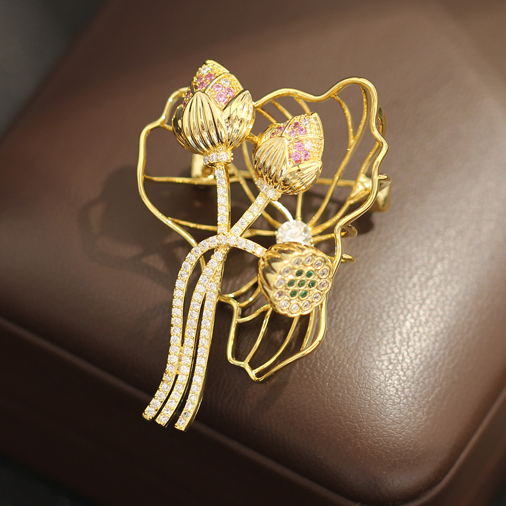 Elegant Chinese-Style Hollow Diamond-Encrusted Lotus Leaf Lotus Pod Brooch High-End Accessible Luxury Bouquet Pin Anti-Exposure Women's Model