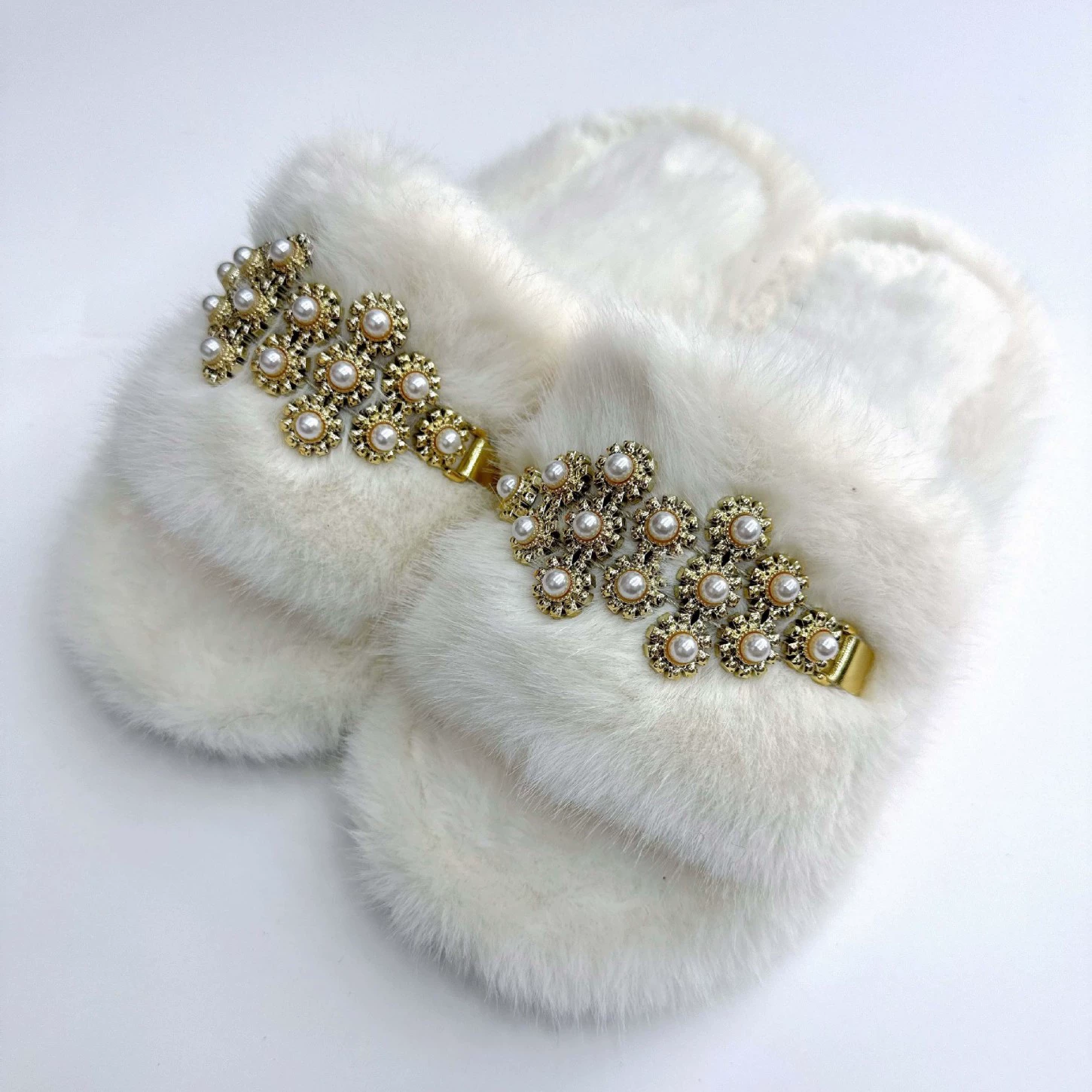 Трансграничная электронная коммерция Женская верхняя одежда Amazon 2025, новые домашние меховые тапочки в корейском стиле с имитацией кроличьего меха на плоской подошве, инкрустированные бриллиантами