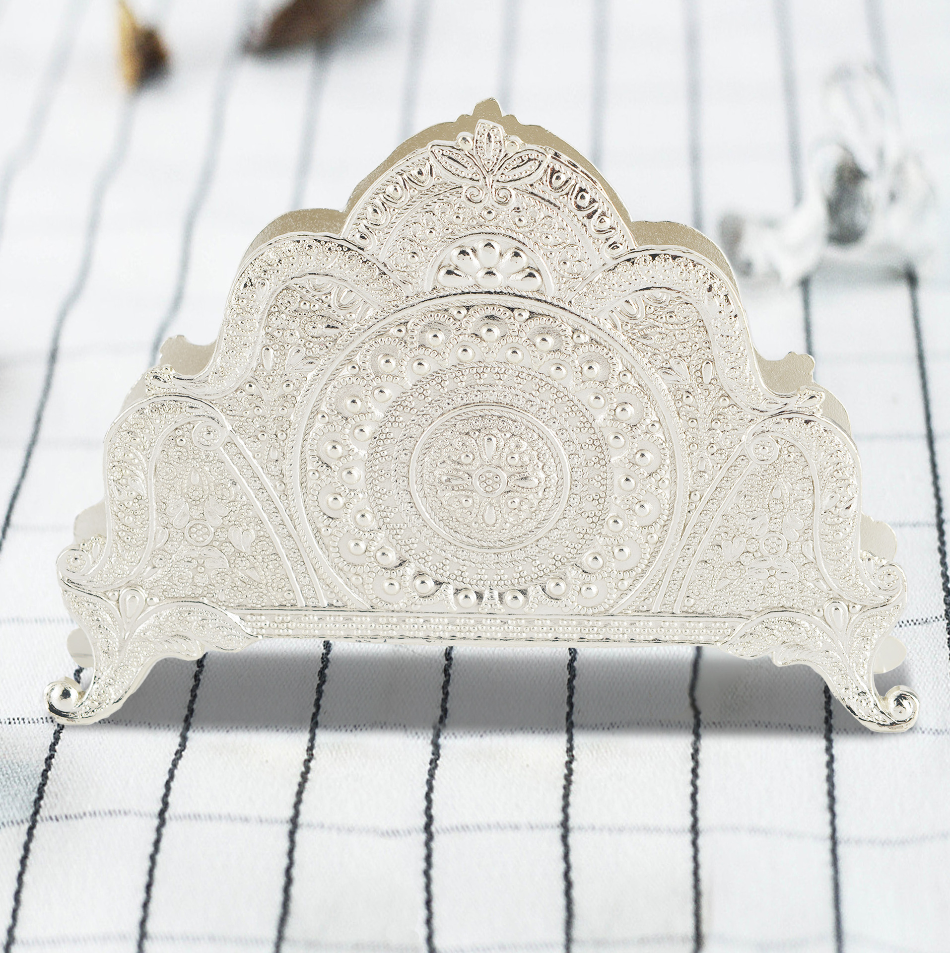 Iron tissue holder exquisite Nordic style flower electroplated exquisite home living room office decorative tissue holder