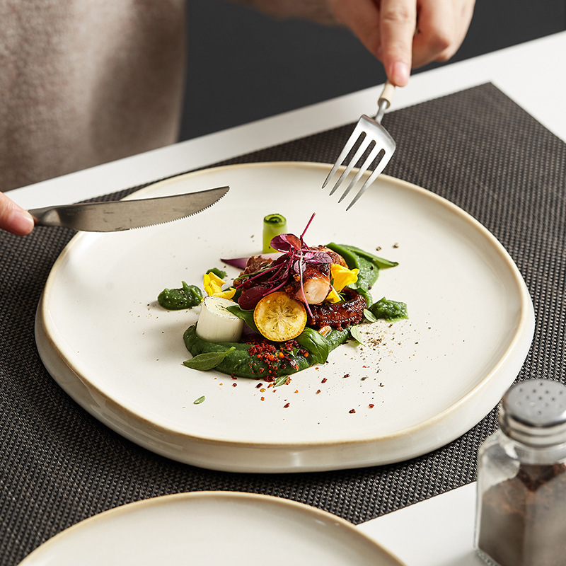 Steak Western-Style Dinner Plate with Folded Edges, Round Plate Wholesale, Large Flat Plate for Home Use, Japanese-Style Creative Ceramic, High-End Ceremonial Feel