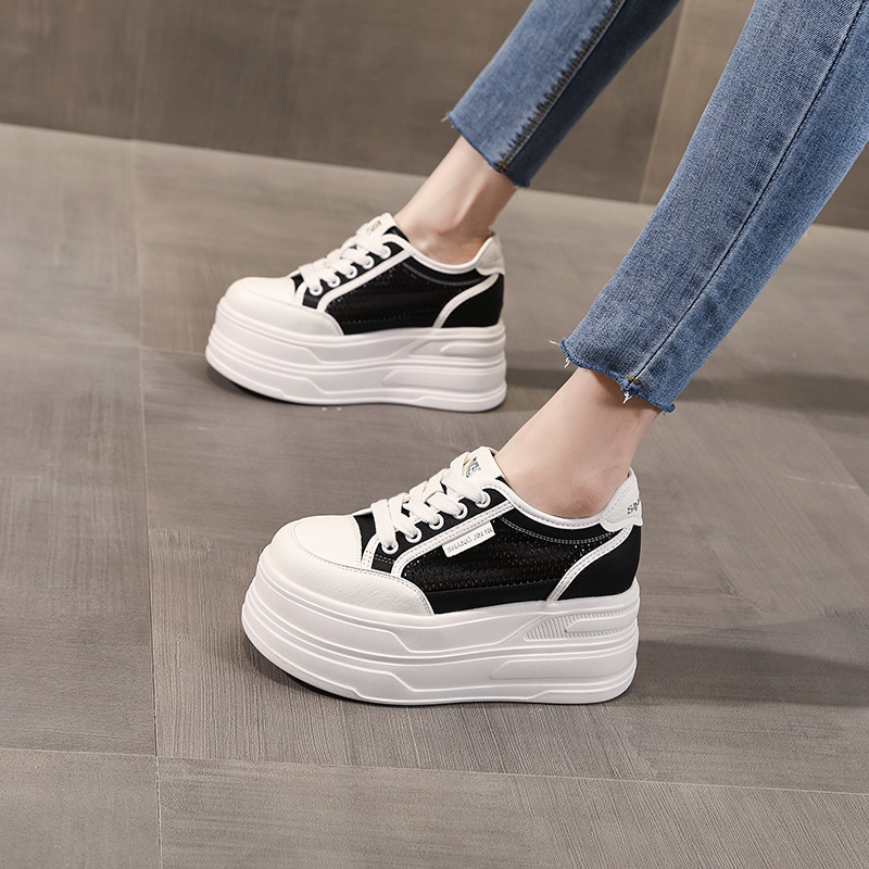 Giày sneaker nữ đế dày tăng chiều cao, mặt lưới thoáng khí, phong cách bánh xốp — Màu đen