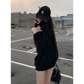 美式慵懒老钱风斜肩黑色卫衣外套早秋欲辣妹一字肩露肩上衣