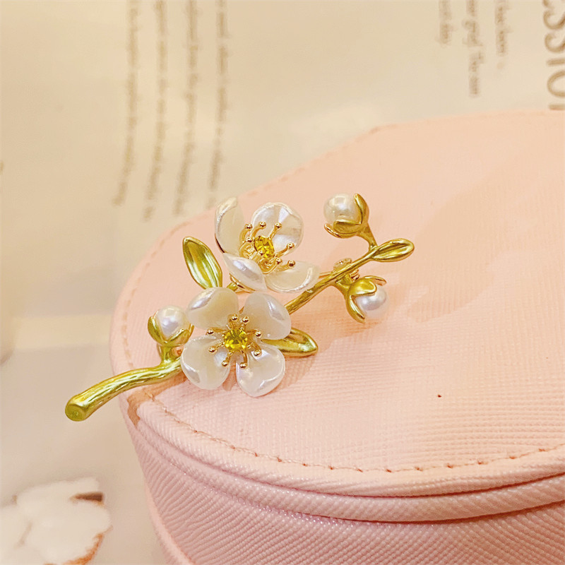 Jasmine Flower Brooch Elegant Floral Pin For Women's Apparel_voghion.com