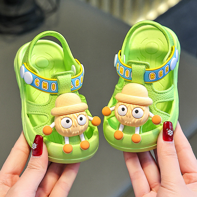 Sandálias para bebés para hombres 2025 nuevos bebés de 1 - 3 años, zapatos para niños suaves, bolsas antideslizantes, lindos bebés para usar fuera