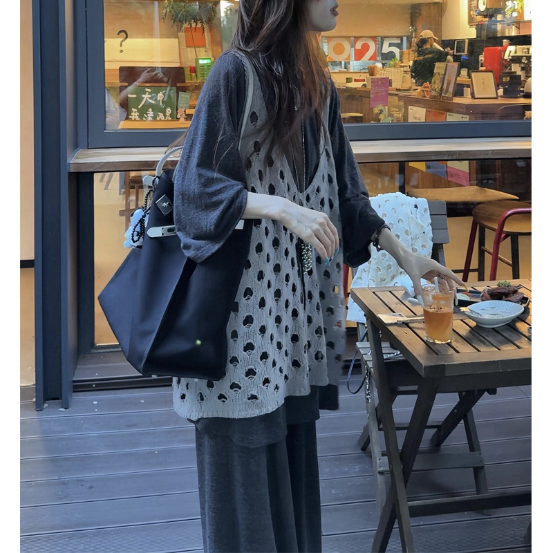 慵懒随性 镂空马甲针织背心百搭时尚宽松复古秋季设计感上衣外穿|undefined