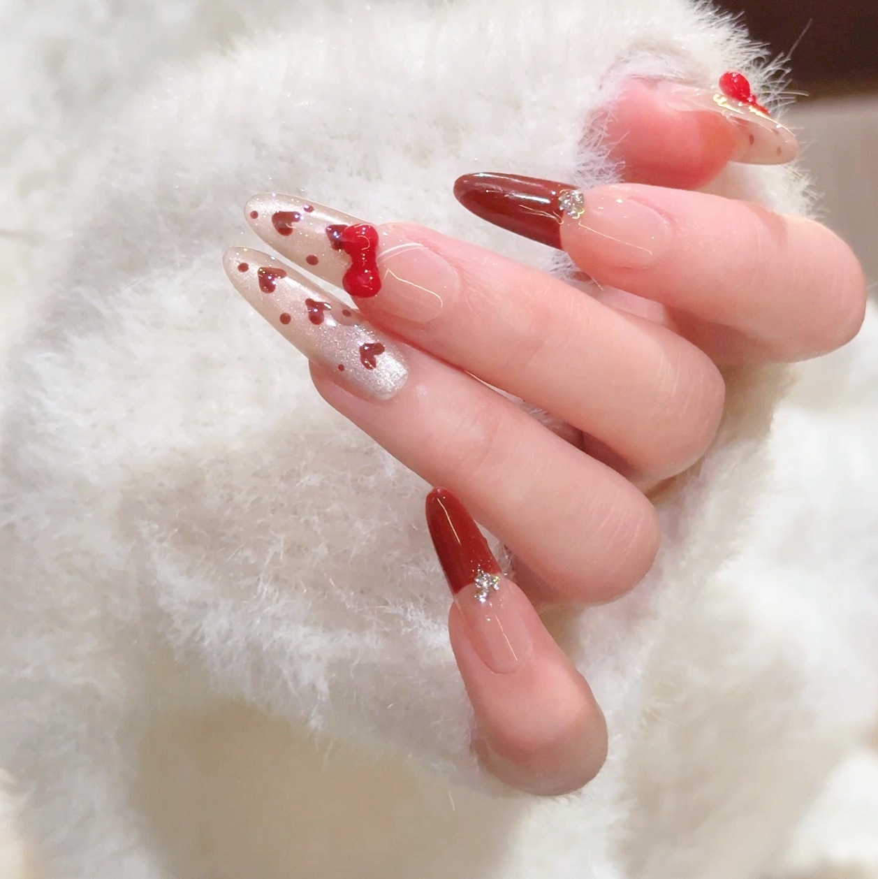 2026 Año Nuevo ojo de gato rojo usar uñas hechas a mano puro arco manicure productos terminados estudiantes lindas uñas falsas