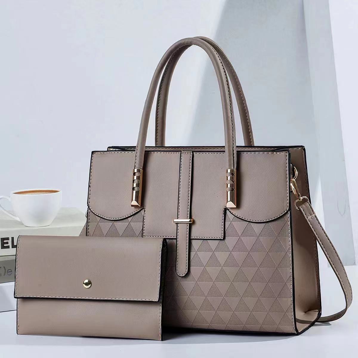 Women's Medium Pu Leather Triangle Geometric Classic Style Zipper Buckle Bag Sets display picture 5