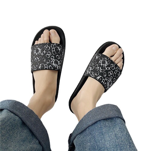 New men's slippers for summer couples going out, trendy home non-slip soft soles, fashionable and personalized outer wear beach sandals and slippers