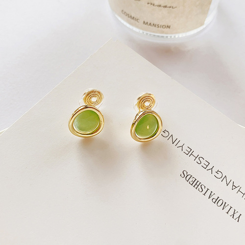 Exquisite commuter cat-eye earrings, fashionable Hong Kong style, Hepburn style, light luxury, retro mosquito coil disc, non-pierced earrings for women