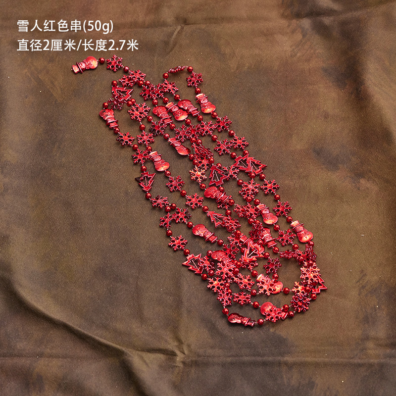 Muñeco de nieve encadenado en rojo