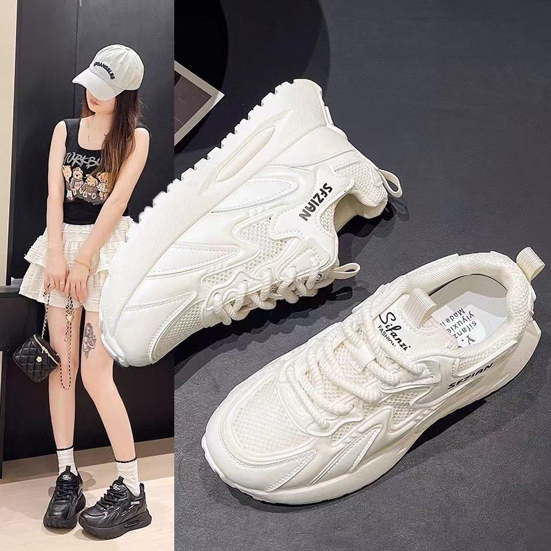 Red zapatos blancos para mujeres 2026 nuevo verano transpirable deportivo ocio suela gruesa aumentó la altura universal zapatos de moda de mujeres