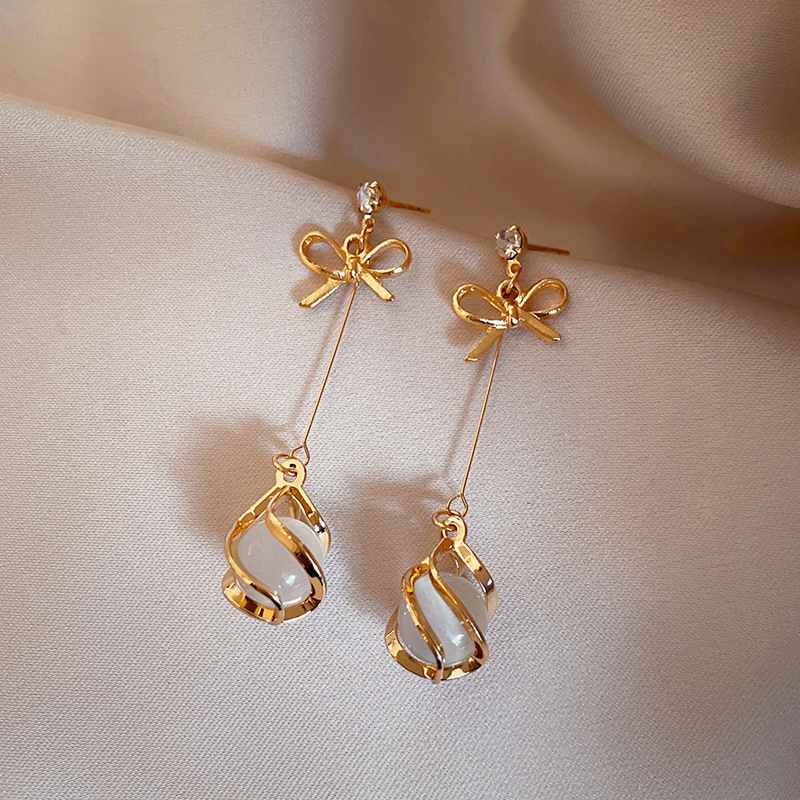 Pendientes de perlas, pendientes de estilo caliente, lujo ligero, pendientes simples de celebridades de Internet, accesorios de Yiwu, venta al por mayor