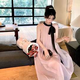 法式别致宽松挂脖系带蝴蝶结法式温柔风ins连衣裙女海边度假裙子