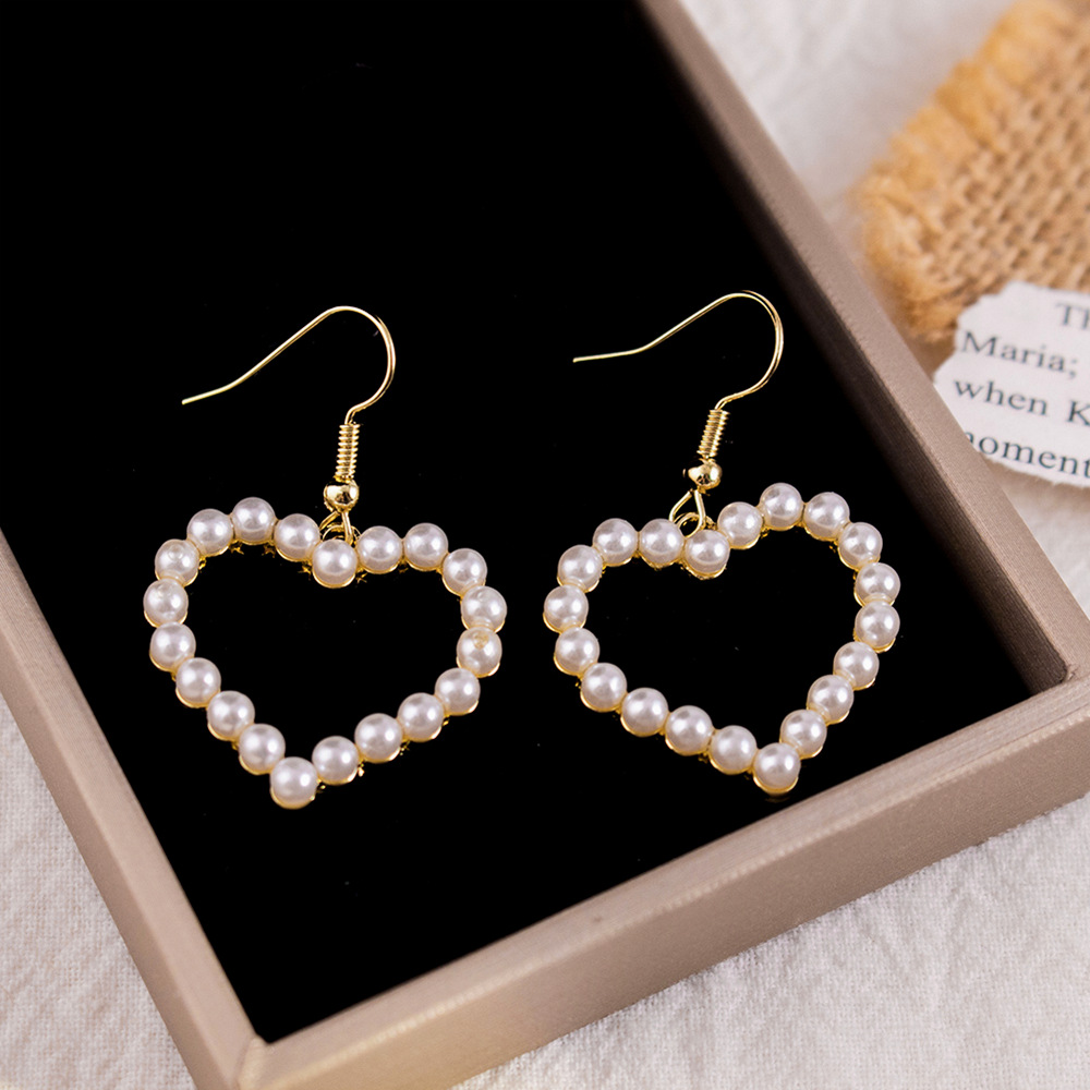Pendientes de perla de amor hueco de temperamento coreano, pendientes de fragancia pequeña de moda elegante, diseño de nicho, pendientes de sentido avanzado