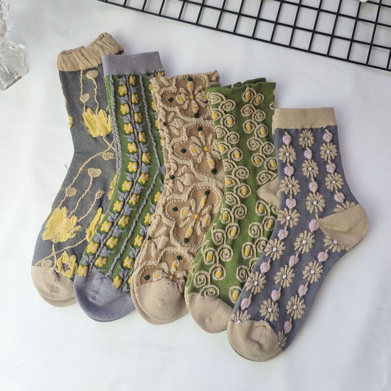 Literary retro three-dimensional relief floral ladies socks Xinjiang long staple cotton socks Liaoyuan cotton socks manufacturers wholesale Literary retro three-dimensional relief floral ladies socks Xinjiang long staple cotton socks Liaoyuan cotton socks manufacturers wholesale
