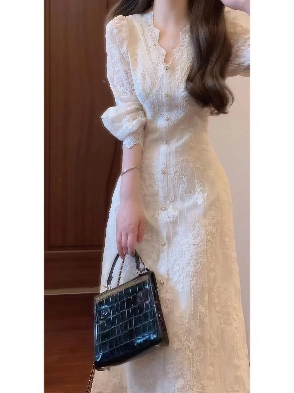 蕾丝连衣裙秋装2025新款女高级感法式v领长袖温柔风气质显瘦裙子|undefined