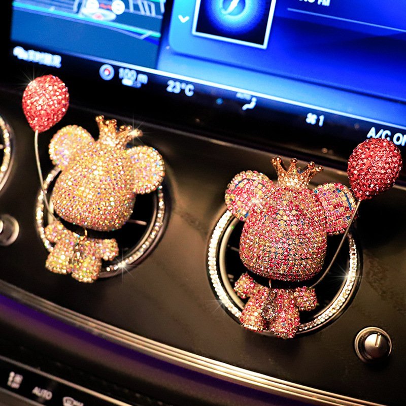 Aromaterapia coche creativo diamante incrustado lindo oso violento oso perfume del coche clip de salida de aire accesorios del coche fabricante femenino