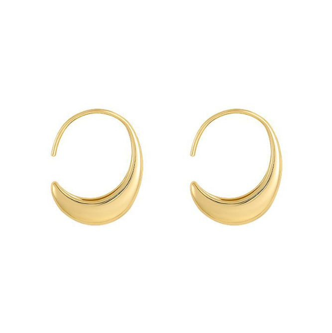 Europa y los Estados Unidos irregulares pendientes en forma de C instiles estilo de moda simple pernos de orejas femeninos versátiles de alta calidad ligeros pernos de orejas de lujo