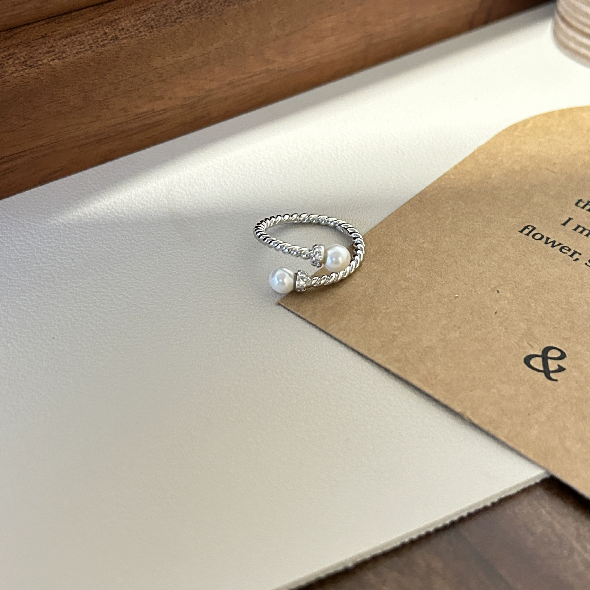 Ring Universal zirconium, diamond-encrusted, light-luxury style