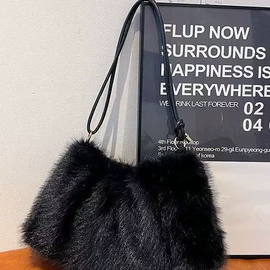 挂饰挂件;女士手提包;成人帽