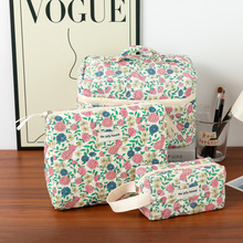 怀旧花朵化妆包时尚大容量化妆品洗漱包手拿包充棉绗缝收纳包