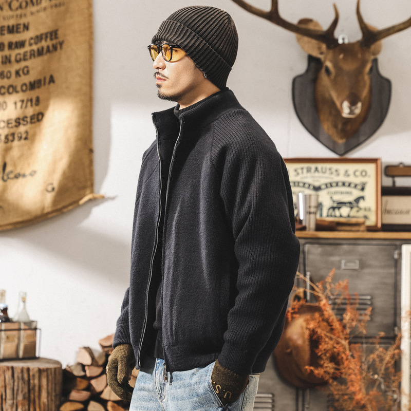 American retro style knitted down jacket for men, winter thickened half-high collar men's sweater, loose-fitting, cold-resistant, warm coat American retro style knitted down jacket for men, winter thickened half-high collar men's sweater, loose-fitting, cold-resistant, warm coat