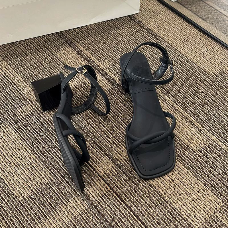 White summer sandals with a strap, suitable with a skirt
