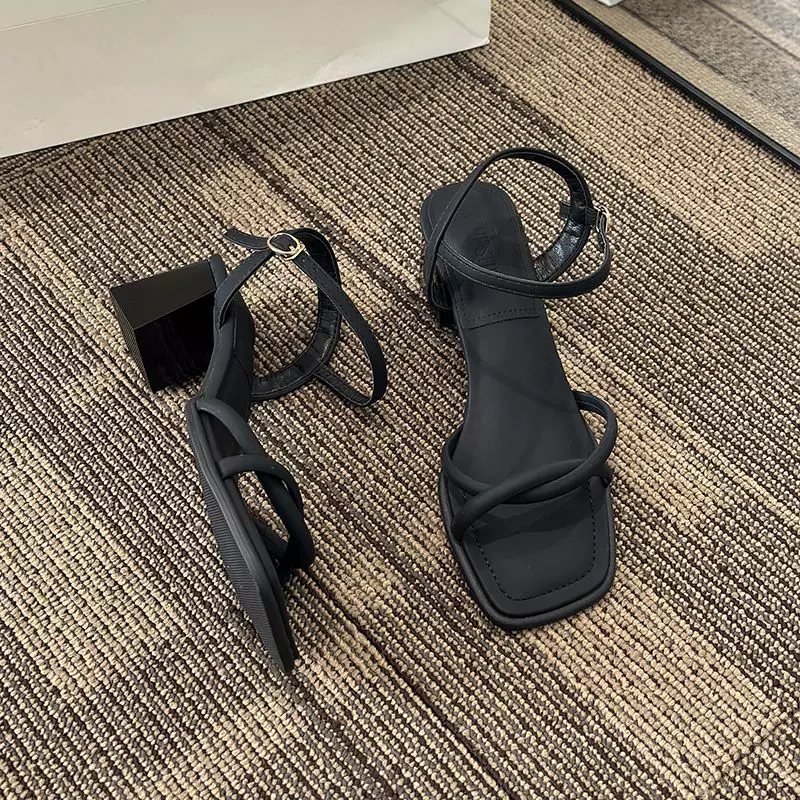 White summer sandals with a strap, suitable with a skirt