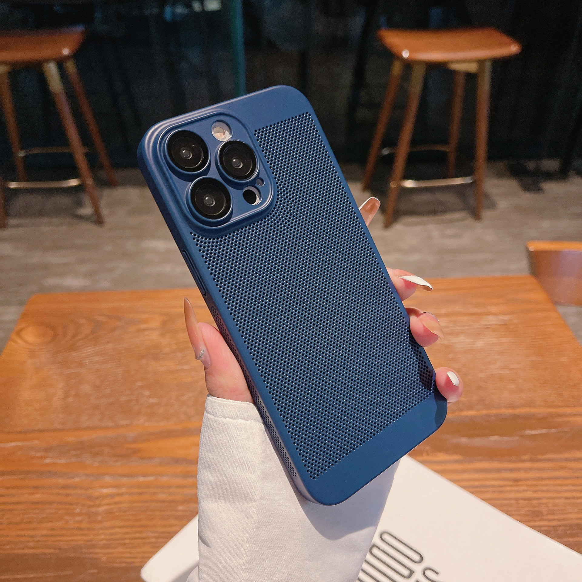 Adecuado para el verano iPhone15 enfriamiento transpirable teléfono móvil caso de malla Apple 13promax lente película cubierta PC